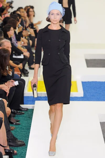 Look 15